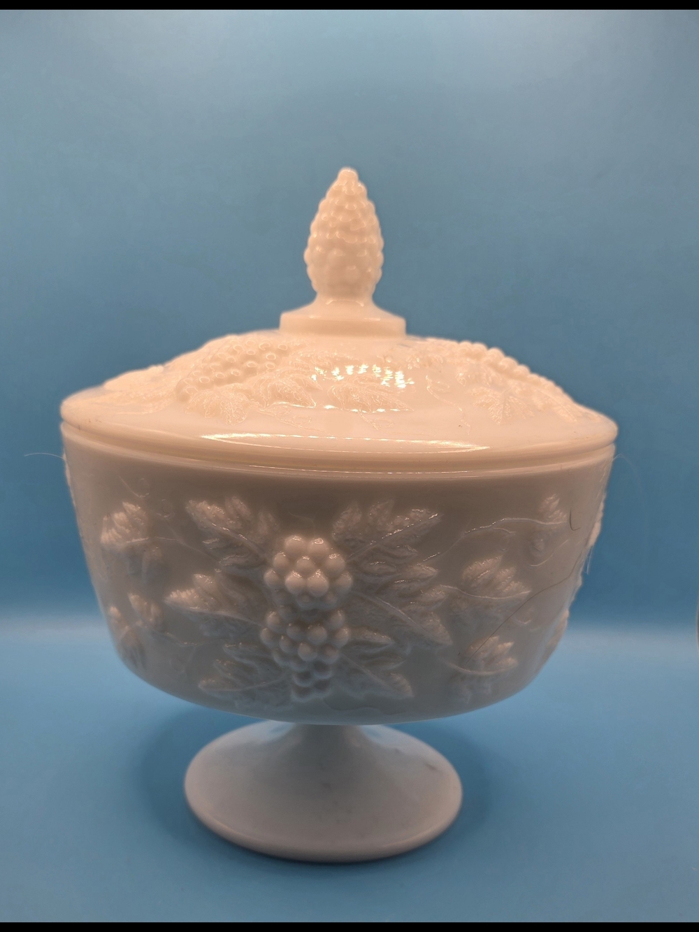 VTG L.E. Smith milk Compote Dish featuring a vintage red foil "Hand Made" label.